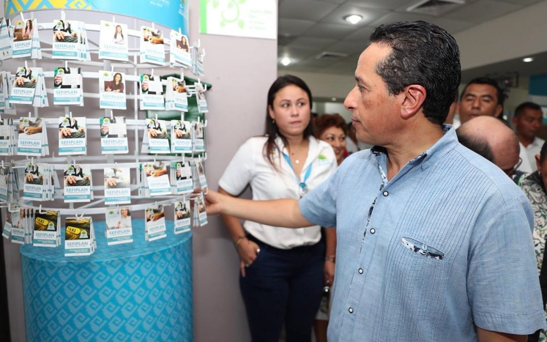 ((GALERIA)) El gobernador Carlos Joaquín en gira de trabajo por el municipio de Solidaridad