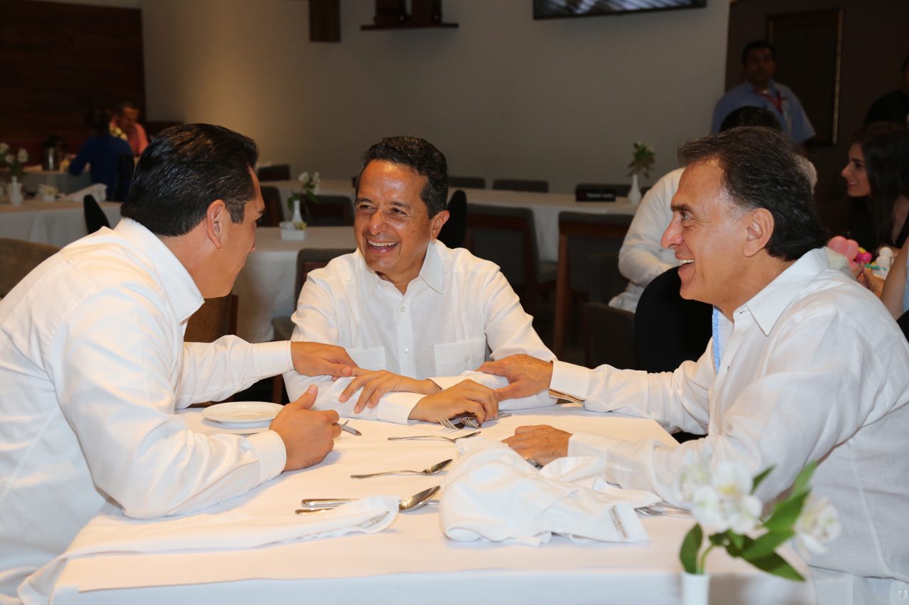 El Gobernador Carlos Joaquín asiste al informe del Gobernador de ...