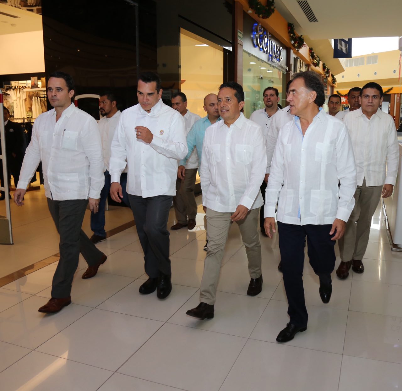 El Gobernador Carlos Joaquín asiste al informe del Gobernador de ...