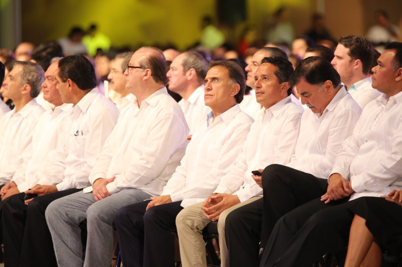 El Gobernador Carlos Joaquín asiste al informe del Gobernador de ...