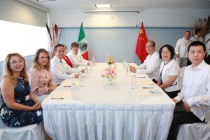 Gobernador Carlos Joaquín, Gobierno de Quintana roo, Carlos Joaquín, Embajador de la República popular China, turismo chino, qui Xiaoqi