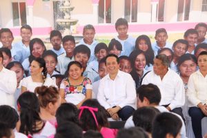 Gobierno de Quintana Roo, gobernador carlos Joaquín, Carlos Joaquin,comunidades indígenas, casa del