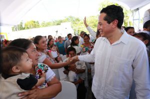 Gobierno de Quintana Roo, gobernador carlos Joaquín, Carlos Joaquin,comunidades indígenas, casa del