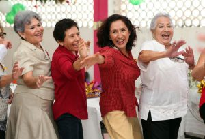 DIF, Gaby rejón de joaquin, Presidenta del DIF qroo, Atención a los Adultos Mayores, Navidad del Club de la Tercera Edad