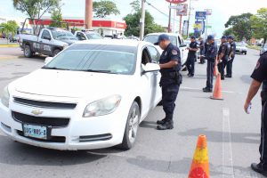SSPQROO, Rodolfo del Ángel Campos, Manos en el volante, evitar accidentes, concientización, Director de Tránsito, Jorge César Santana Poot, folletos informativos, prevención, reducir accidentes